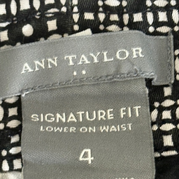 Ann Taylor Black and White Geometric Shorts size 4 - Picture 5 of 6